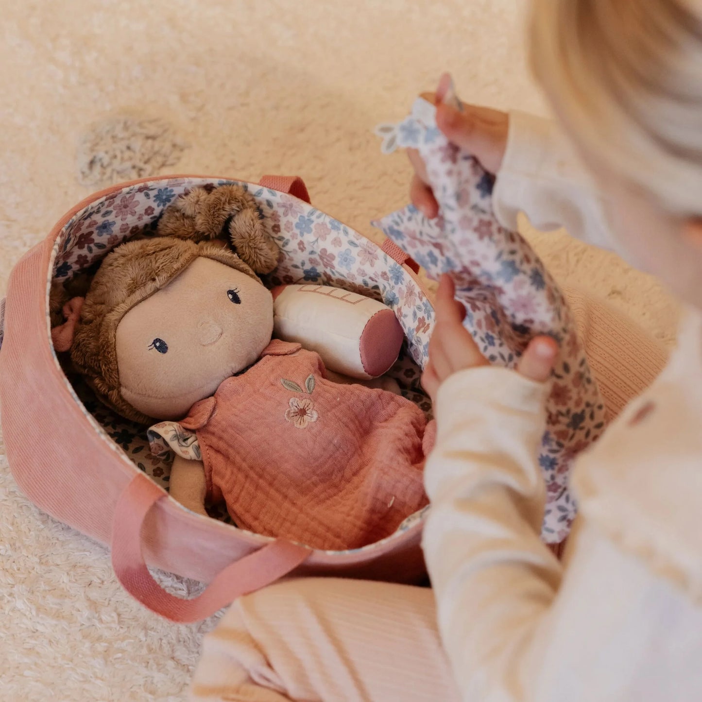 Boneca Rosa com Alcofa | Little Dutch