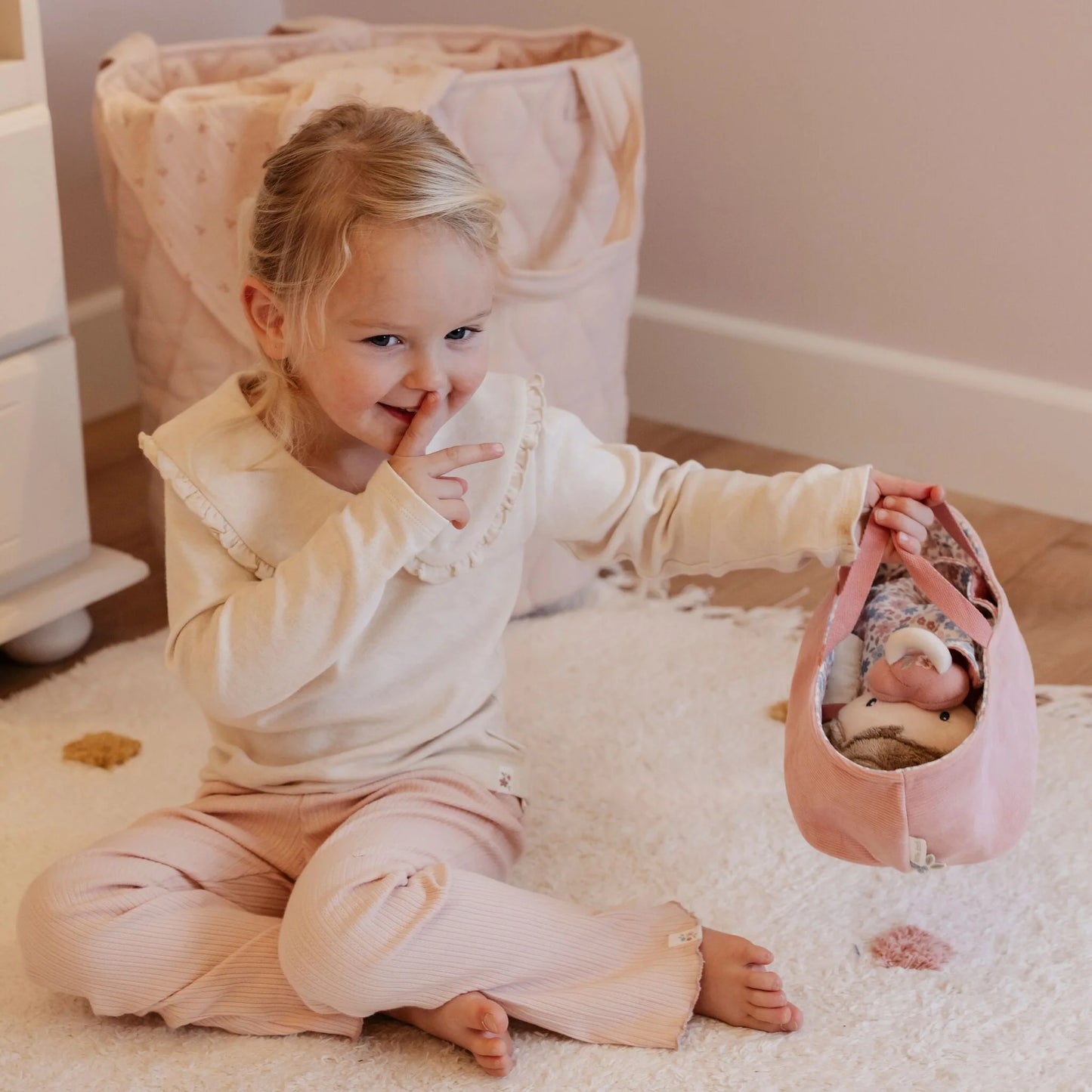 Boneca Rosa com Alcofa | Little Dutch