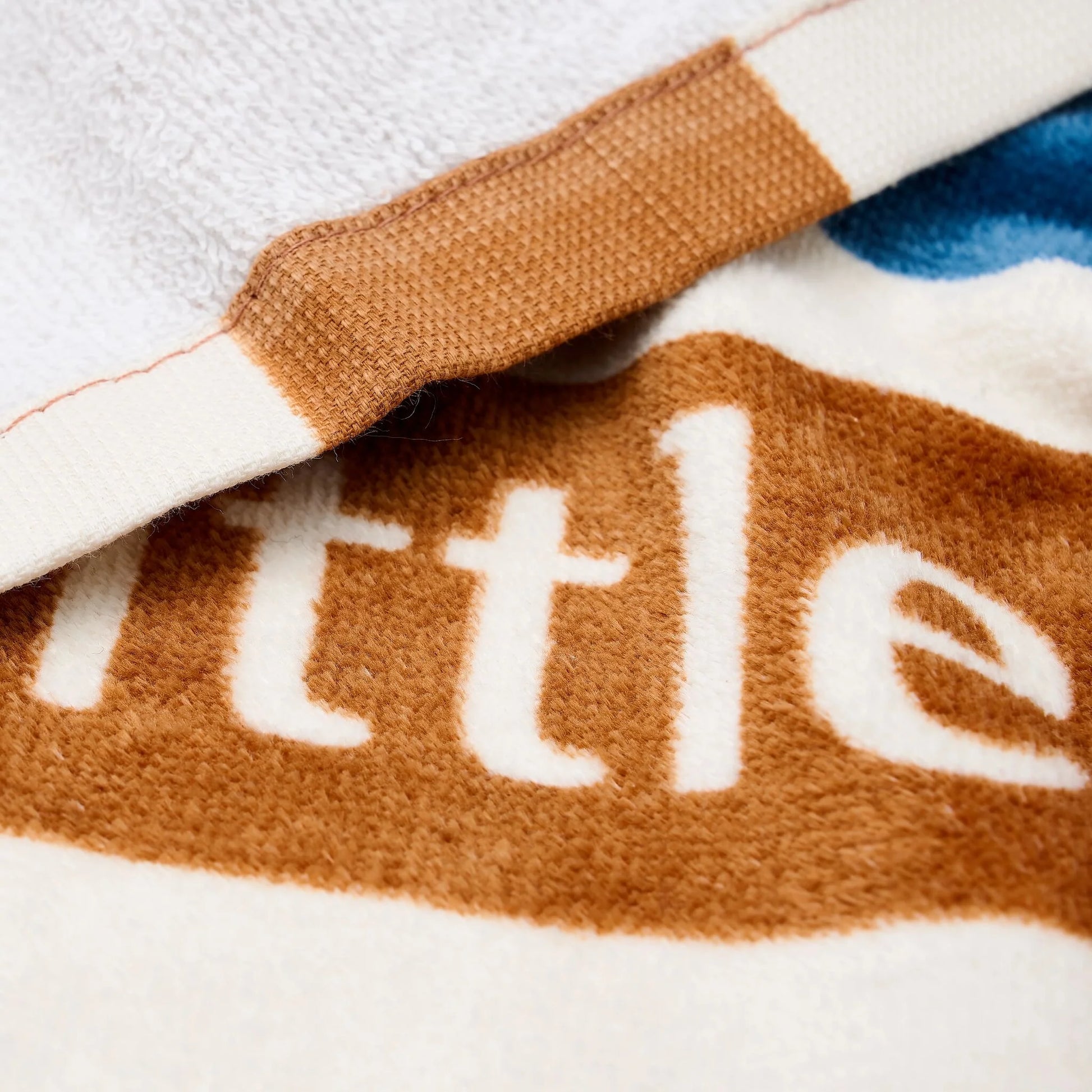 Toalha de Praia - Ocean World Castanho | Little Dutch.