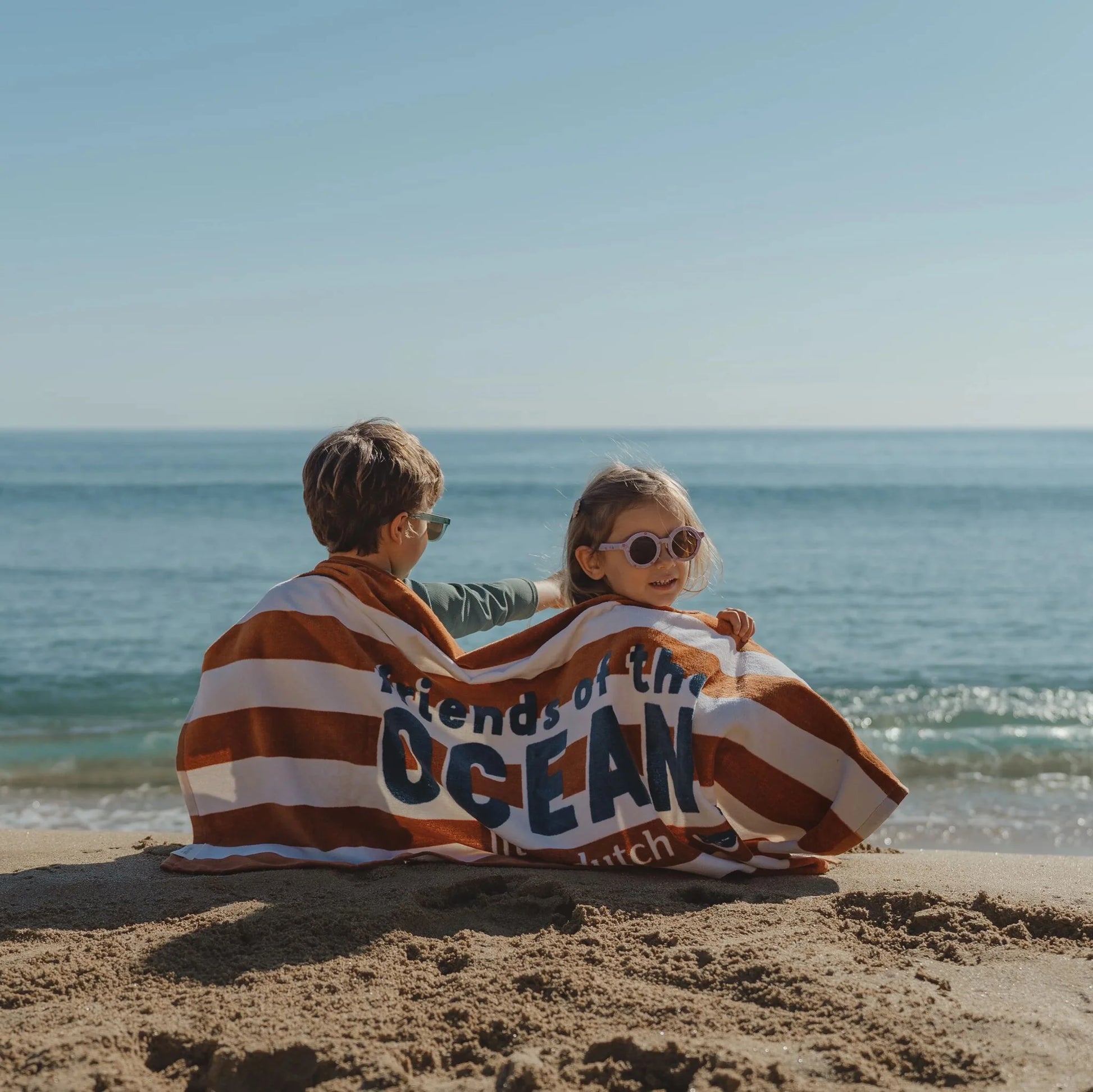 Toalha de Praia - Ocean World Castanho | Little Dutch.