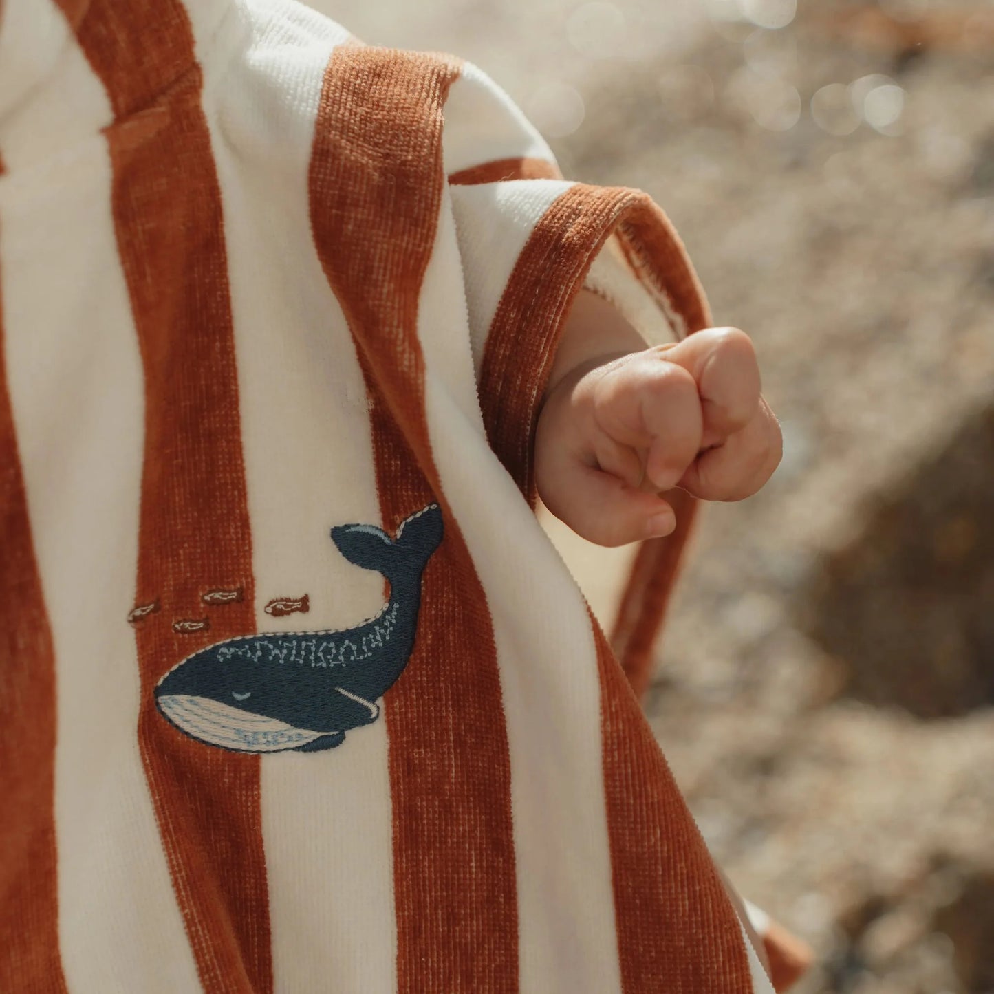 Poncho de Praia - Ocean World Castanho | Little Dutch.