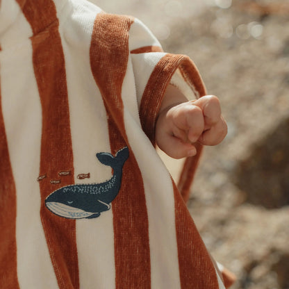 Poncho de Praia - Ocean World Castanho | Little Dutch.