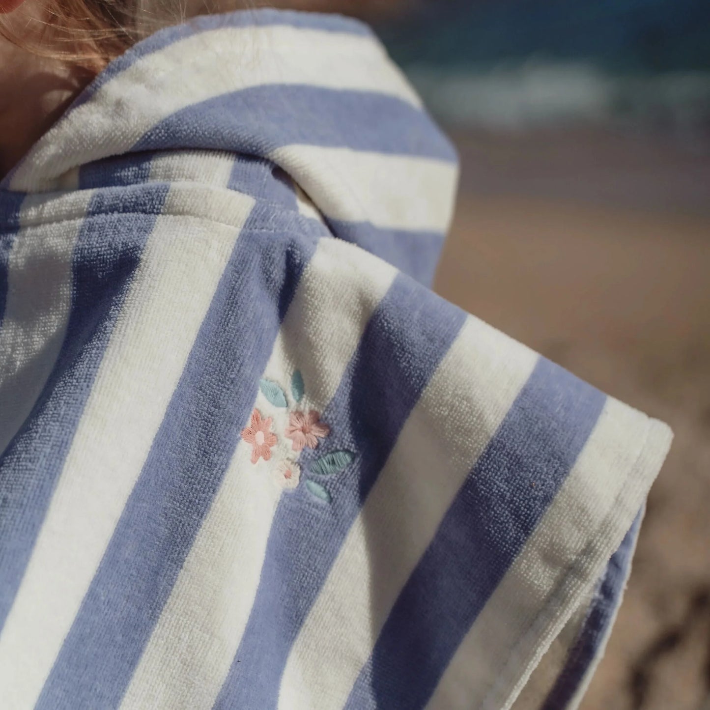 Poncho de Praia - Dreamy Purple Stripe | Little Dutch.