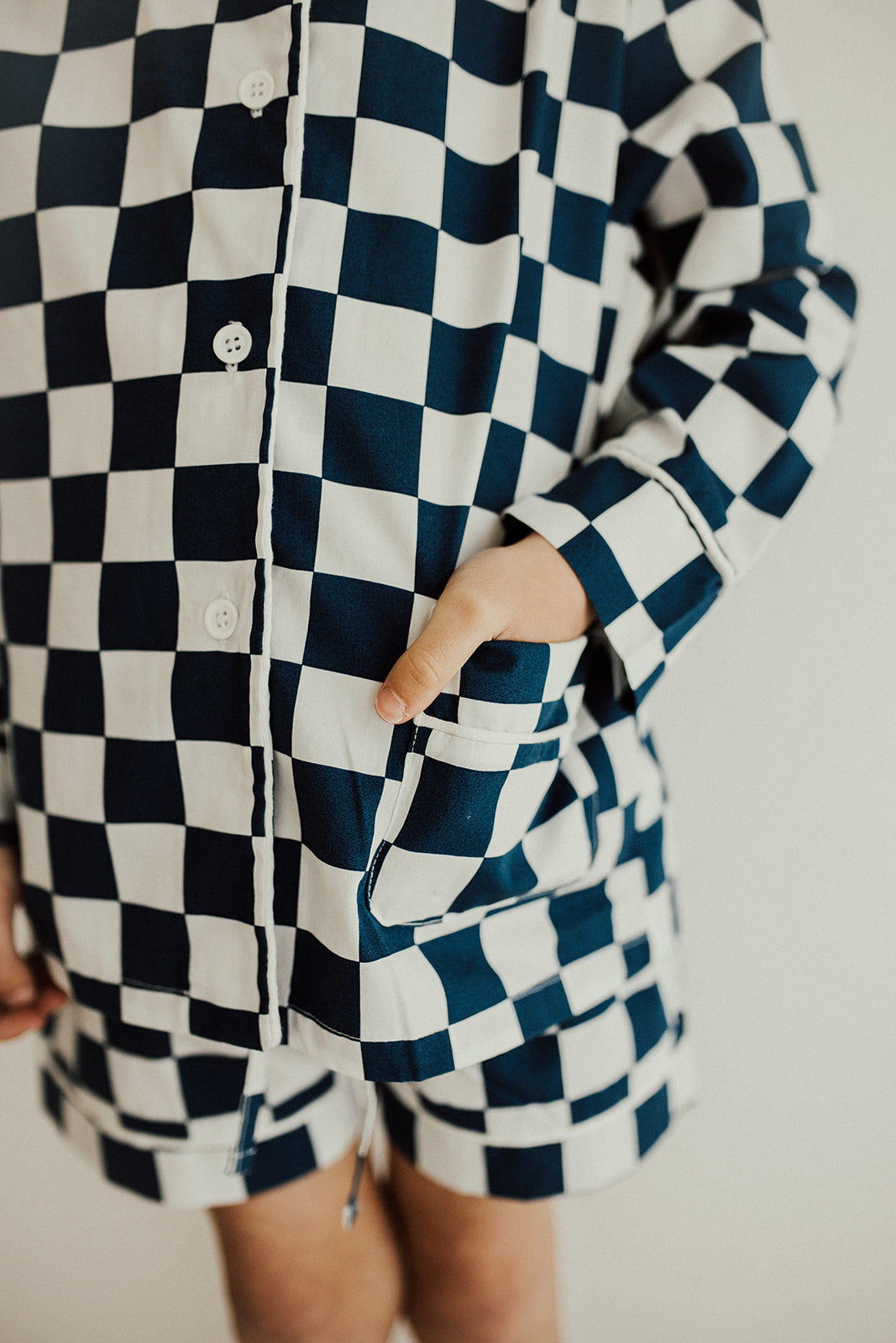 Pijama de tecido xadrez.