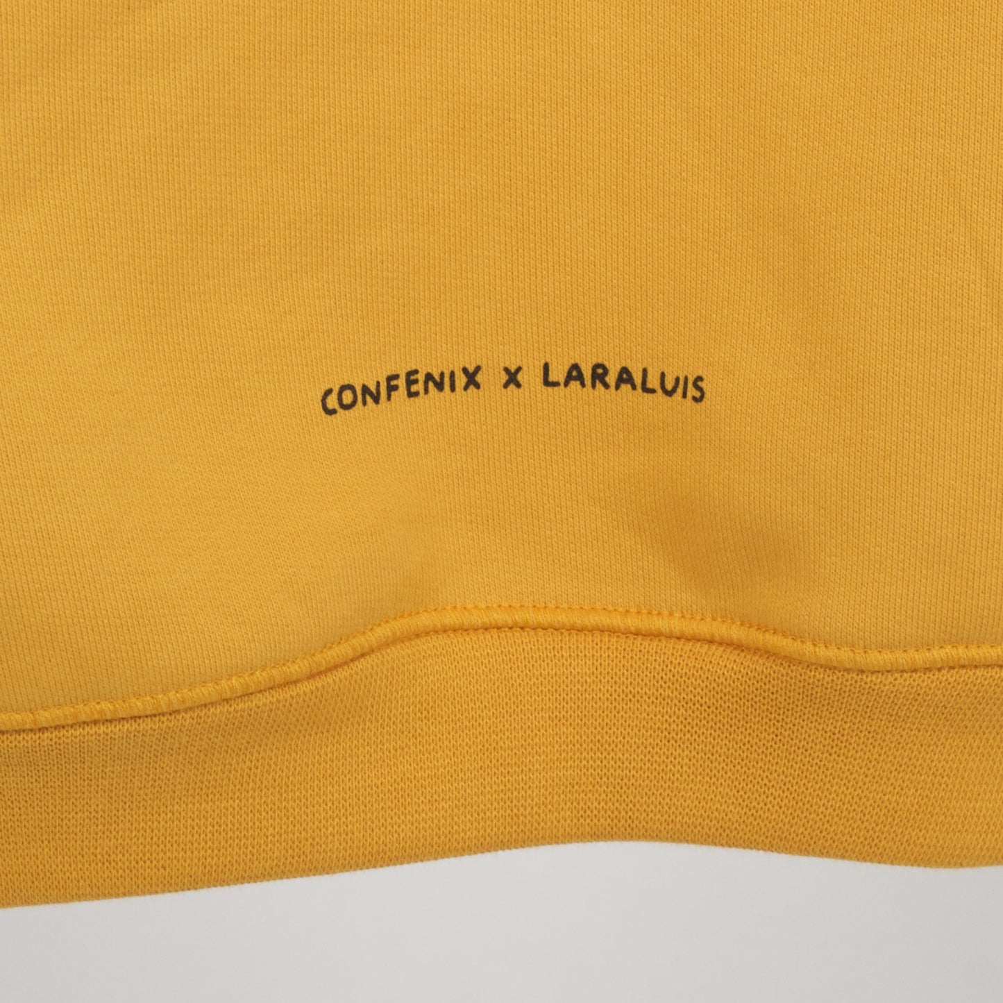 Confenix x Lara Luís - Conjunto Felpa Gola Alta - Amarelo.